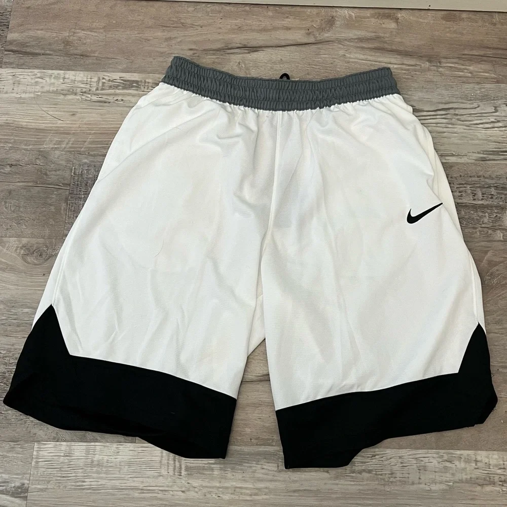 2/40 NWT Nike Dri-FIT Icon Men’s Basketball Shorts White & Black Size Large - Picture 2 of 6
